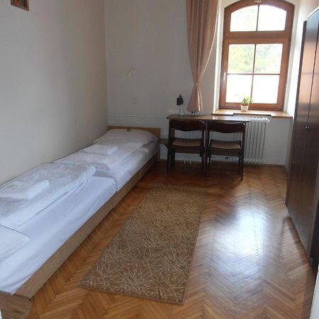 Martineum Felnottkepzo Akademia Hostel Szombathely Room photo