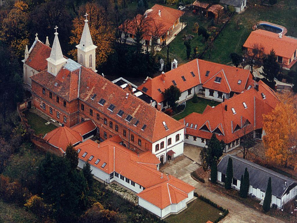 Martineum Felnottkepzo Akademia Hostel Szombathely Exterior photo