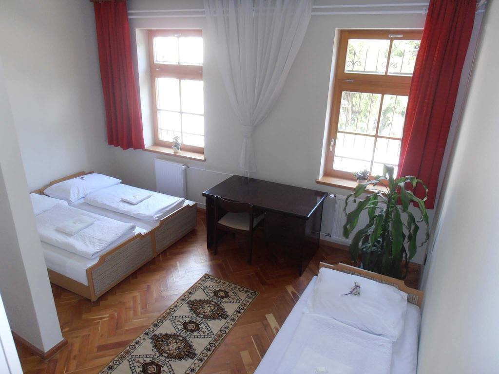 Martineum Felnottkepzo Akademia Hostel Szombathely Room photo
